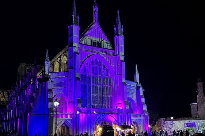 Christmas Mulled Wine Walk of Winchester - How the comedian guide changes the experience