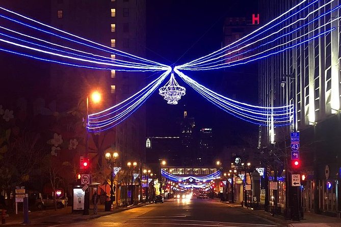 Christmas Past, Present and Future Light Tour in Milwaukee - What the small group changes