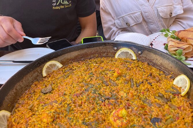 Christmas Tapas and Wine Tour in Valencia - Four tapas bars, four chances to taste Valencia