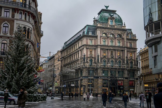 Christmas Walk Vienna : 5 Markets & Old Town in 3h (EN/DE) - Maria Theresia Square adds imperial scale