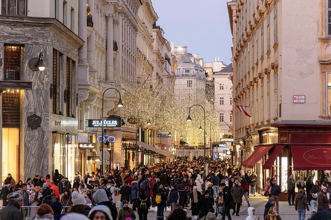 Christmas Walk Vienna : 5 Markets & Old Town in 3h (EN/DE) - Am Hof mixes old Vienna with newer tastes