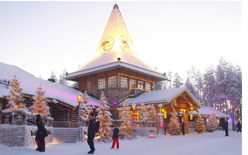 City tour and Santa Claus village visit in Lapland - Starting at Santa Claus Hotel in central Rovaniemi