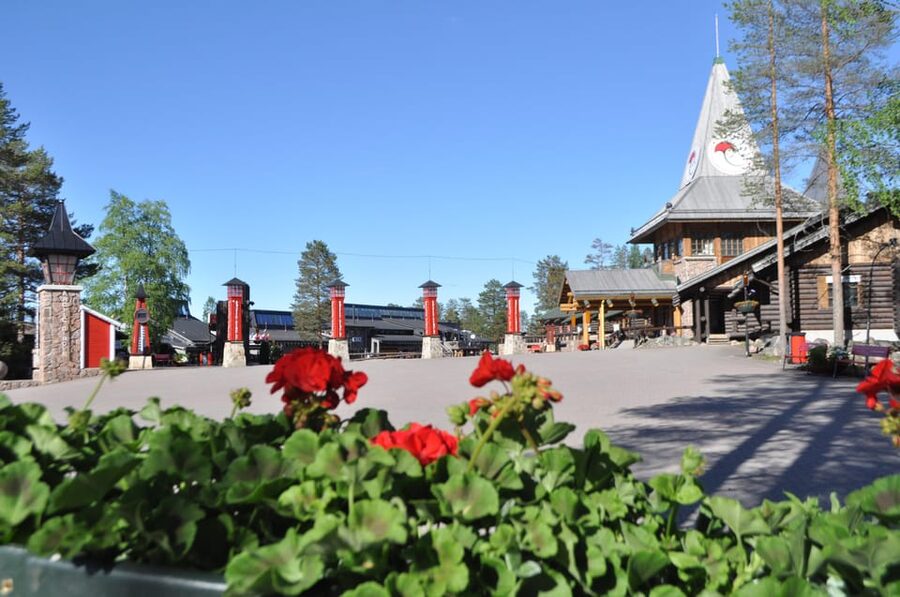 City tour and Santa Claus village visit in Lapland - Sending a Christmas letter from Lapland