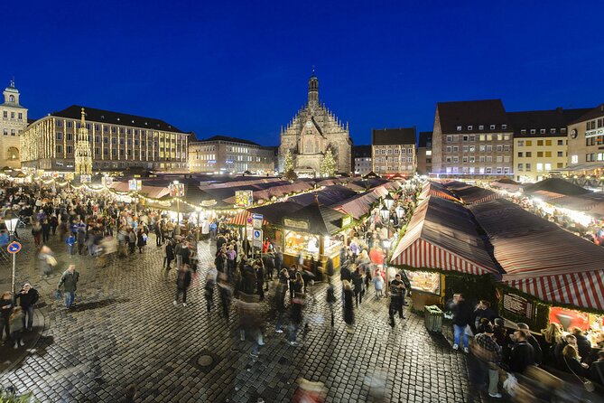 City tour through Nuremberg with the little train - Christmas tour - Starting at Hallplatz during Christmas season
