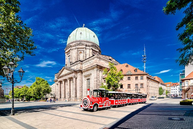 City tour through Nuremberg with the little train - Christmas tour - Seats, comfort, and the 69-person limit