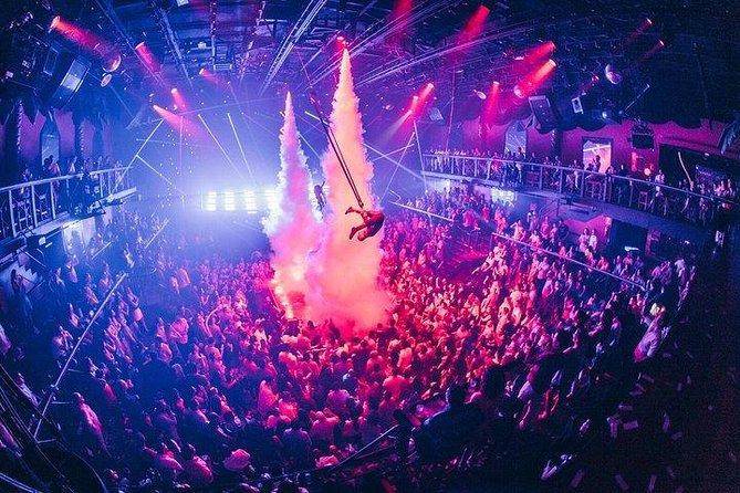 Coco Bongo Playa del Carmen New Year's Eve 2027 - The 9 pm start and the first rush inside