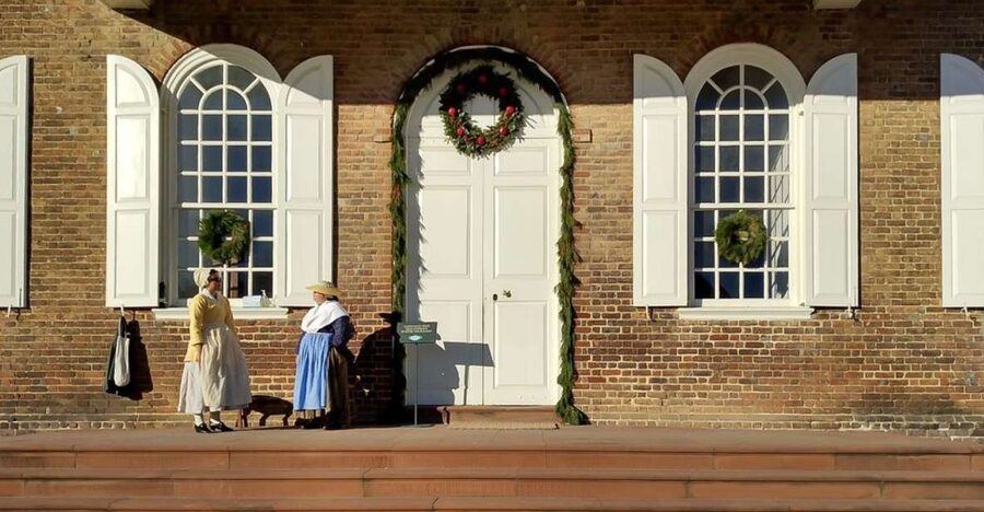 Colonial Williamsburg: Christmas Walking Tour - Colonial Christmas begins at the Capitol Building