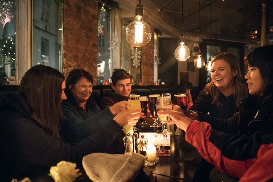 Copenhagen: Christmas Walking Tour with Treats and Drinks - Warming up with gløgg and julebryg
