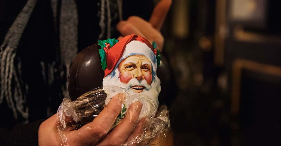 Copenhagen: Christmas Walking Tour with Treats and Drinks - Dress for a wet Copenhagen afternoon