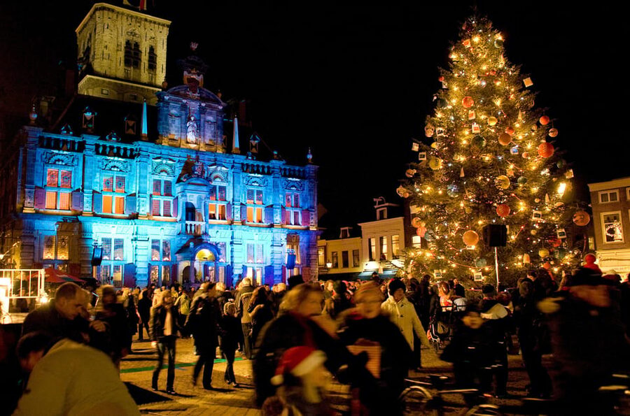 Delft: Christmas Walk with Oliebollen and Glühwein - Starting among Delft’s Christmas decorations