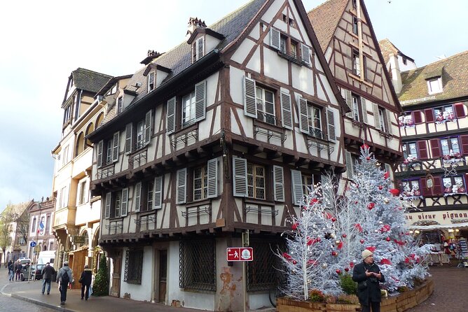 Discover Colmar's Christmas Market Magic with a Local - Crowds, comfort, and the Christmas atmosphere