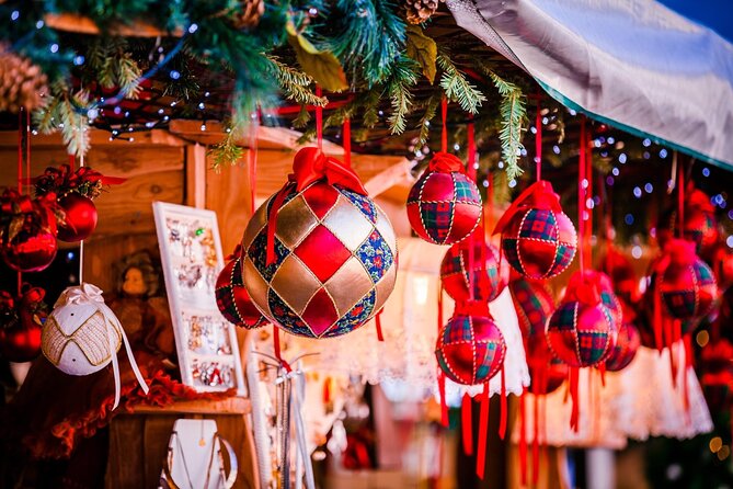 Discover Nuremberg’s Christmas Market Magic with a Local - Carolers, lights, and the Christmas mood