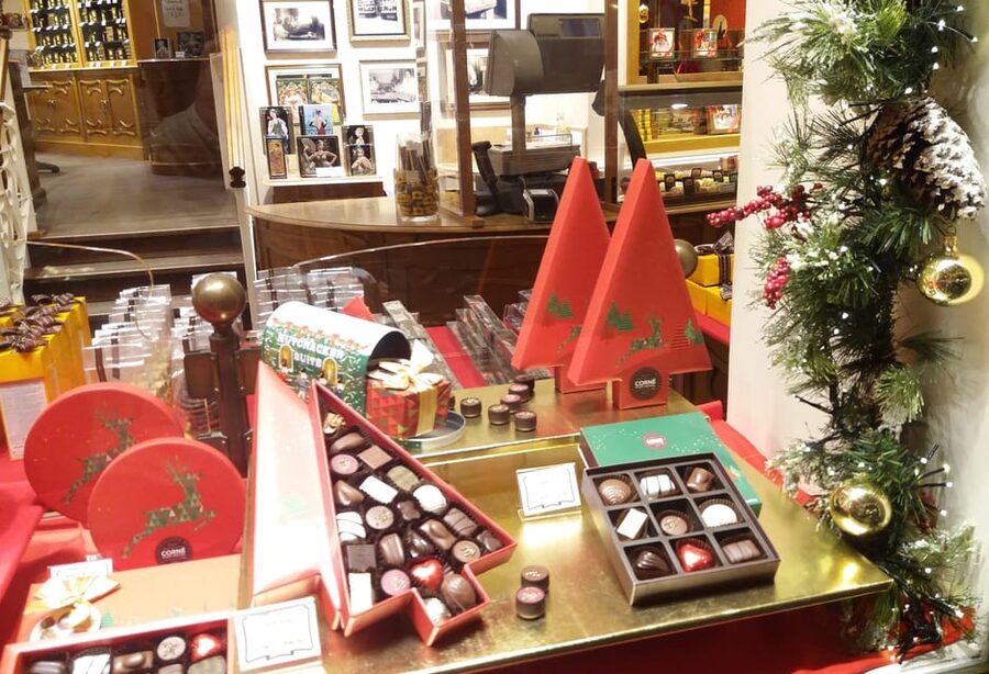 Discover the magic of Christmas in Brussels with a local guide - Galeries Saint-Hubert Under Christmas Lights