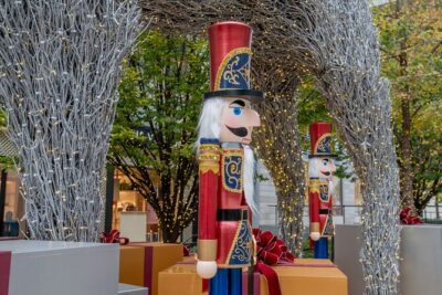 Downtown DC Holiday Tour: Lights, Decorations & Festive Cheer