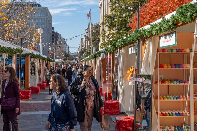 Downtown DC Holiday Tour: Lights, Decorations & Festive Cheer - Old Ebbitt Grill and practical food advice