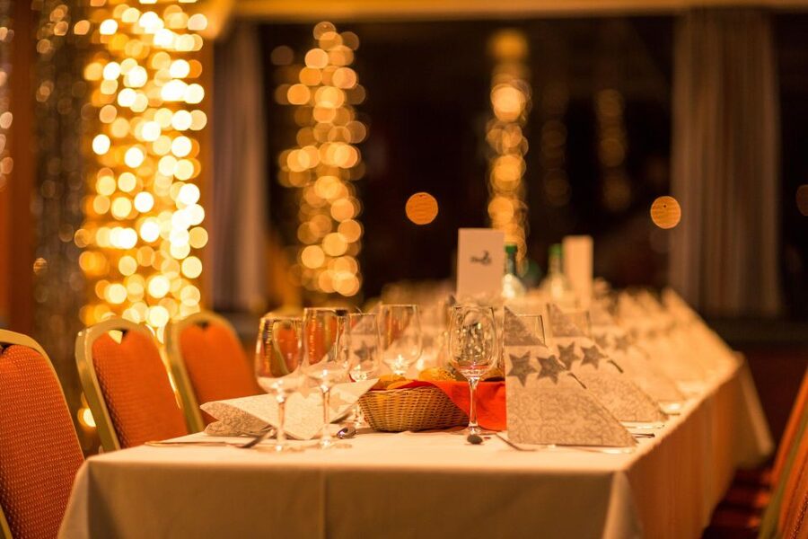 Dresden: Christmas Lunch - festive river cruise - What lunch is like on board