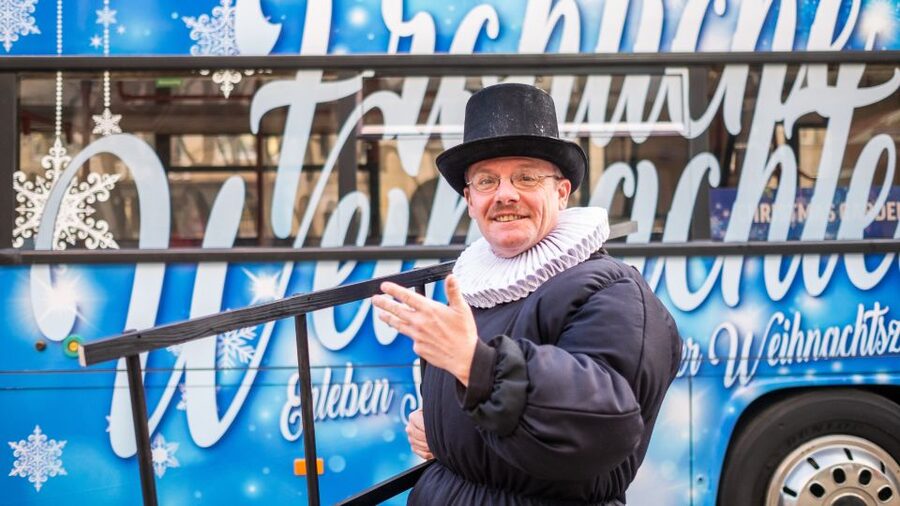 Dresden: Christmas Sightseeing Tour with a 'Pflaumentoffel' - Dresden Stollen, roasted almonds, and Christmas carols