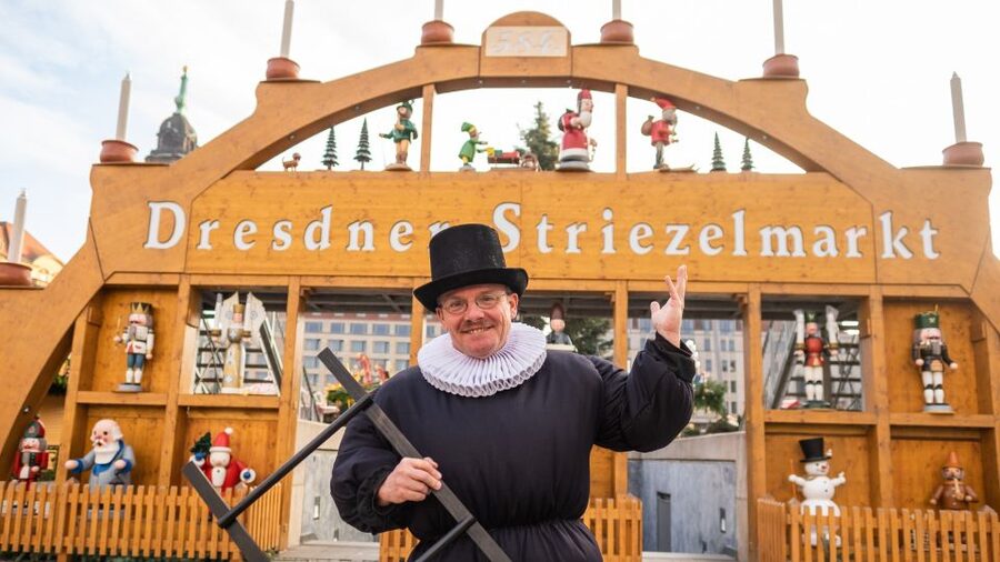 Dresden: Christmas Sightseeing Tour with a 'Pflaumentoffel' - What the $29 price buys you
