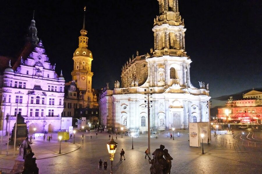 Dresden with a touch of Xmas: English small group tour - Theaterplatz and the Zwinger: Dresden’s baroque showpiece