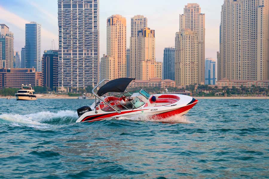 Dubai: New Year's Eve Private or Shared Fireworks Boat Tour - What the four-hour timing really means