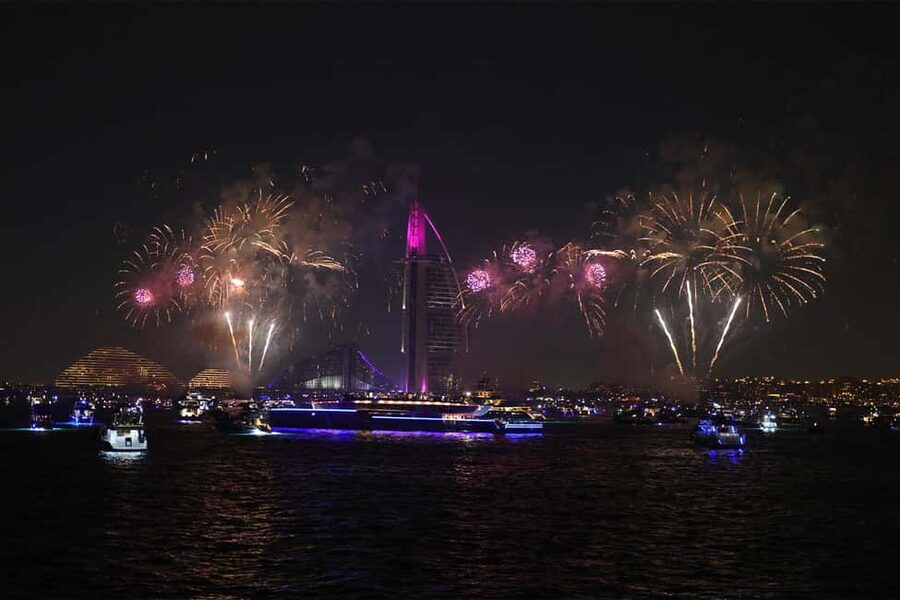 Dubai: NYE MegaYacht Lotus Fireworks & Dinner Cruise - Should you book Lotus for New Year’s Eve?
