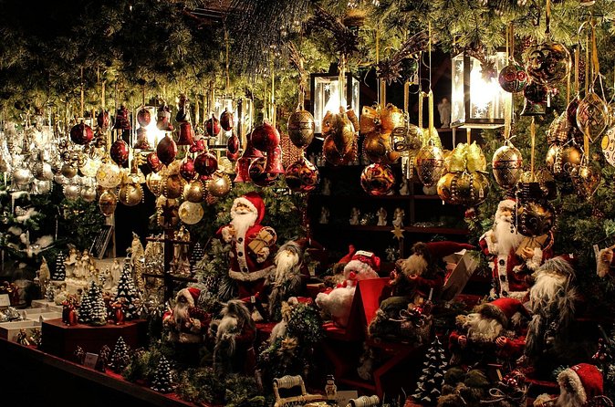 Düsseldorf Christmas Market Tour With A Professional Guide - What the 90-minute itinerary covers