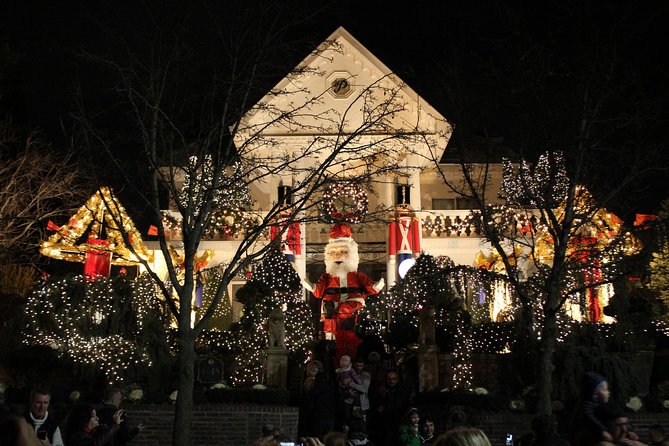 Dyker Heights Brooklyn Christmas Lights Tour - What the guides add to the evening