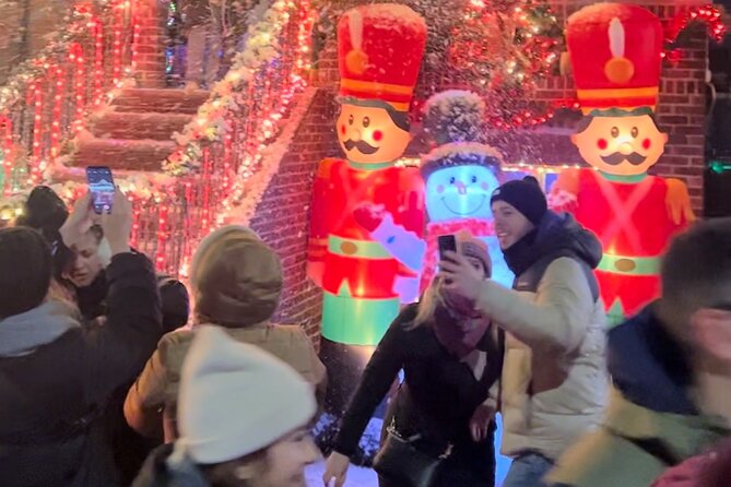 Dyker Heights Christmas Lights and NYC Skyline View Bus Tour - The guide can make a large group work