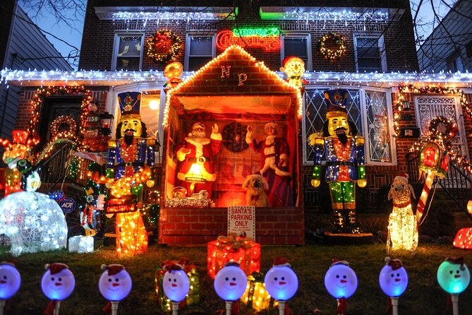 Dyker Heights Christmas Lights Tour from Times Square - Why Dyker Heights is worth the trip from Manhattan
