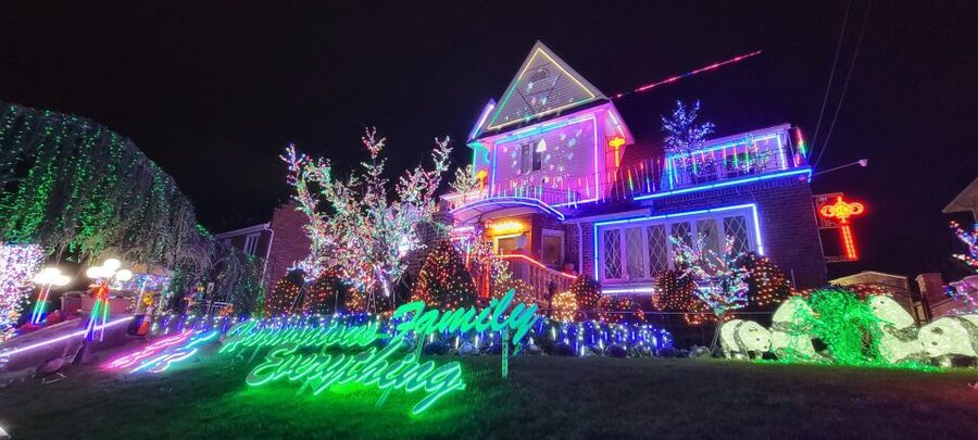 Dyker Heights Holiday Lights - Should you book the Dyker Heights Holiday Lights tour?