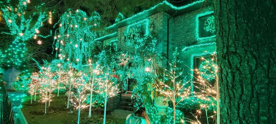Dyker Heights Holiday Lights - Winter clothing, comfort, and the missing bathroom