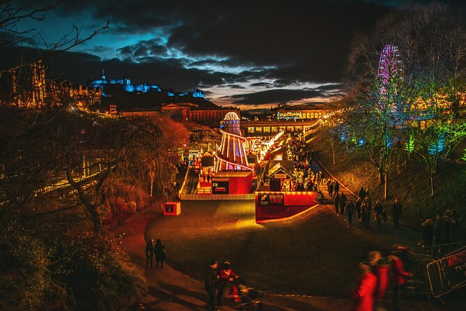Edinburgh's Christmas Lights and festive Black Taxi Tour - Booking details worth checking before you go