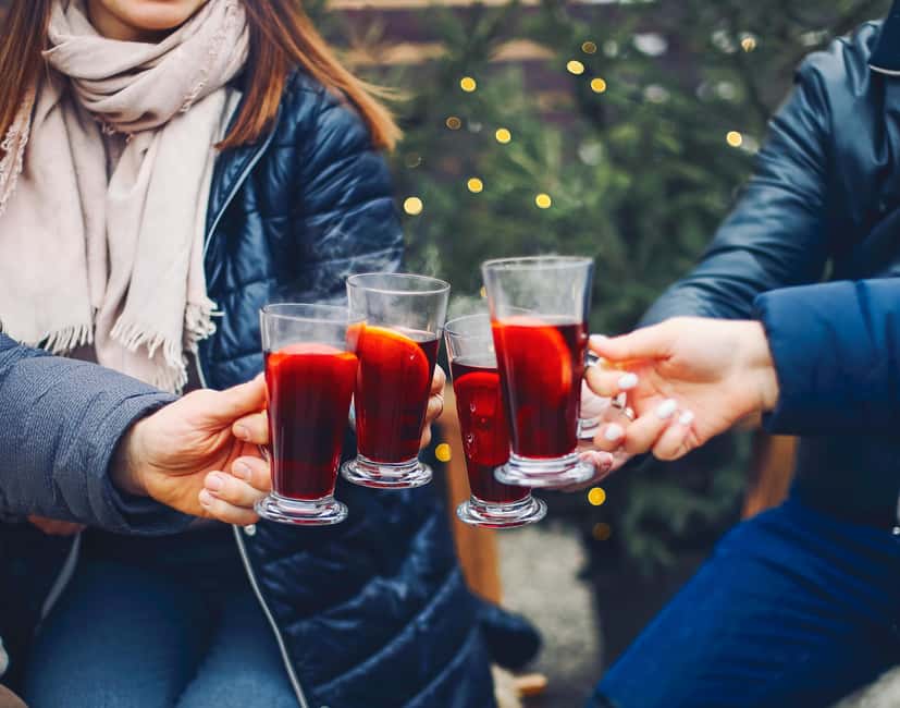 Enjoyable Advent tour: champagne, cookies & mulled wine in Würzburg - Christmas customs at the cathedral and Neumünster