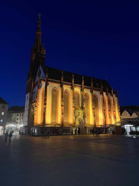 Enjoyable Advent tour: champagne, cookies & mulled wine in Würzburg - The small-group setup and family details