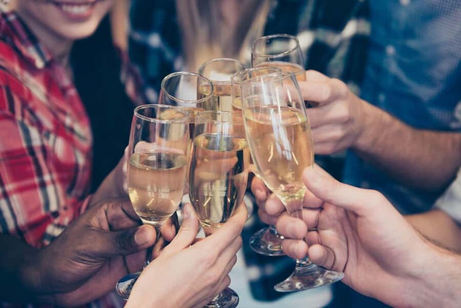 Enjoyable Advent tour: champagne, cookies & mulled wine in Würzburg - Booking, language, and weather tips