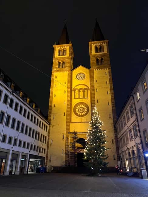 Enjoyable Advent tour: champagne, cookies & mulled wine in Würzburg - Cookies, gingerbread, and Würzburg’s decorated old town