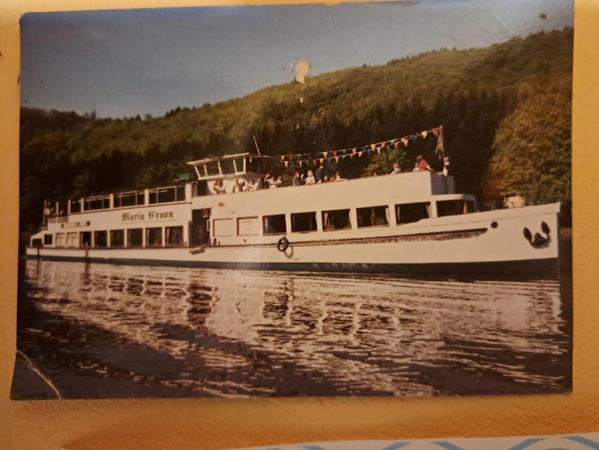 Exclusive Christmas cruise with Christmas Eve buffet - Sailing beneath Charles Bridge