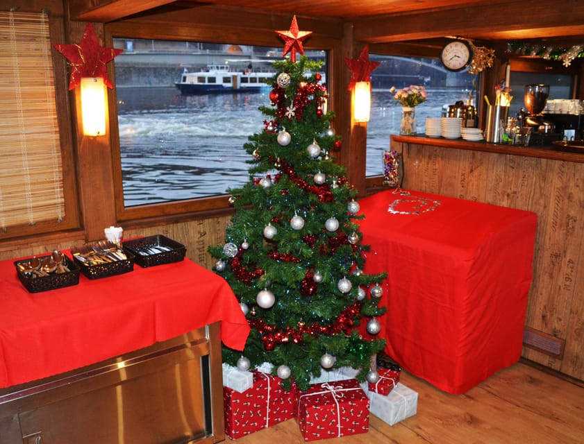 Exclusive Christmas cruise with Christmas Eve buffet - Who will enjoy this Christmas cruise