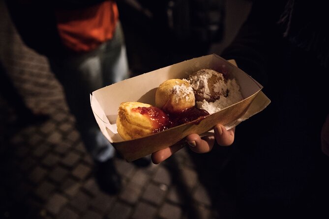 Experience and Taste the Copenhagen Christmas - The guides and the tone of the walk
