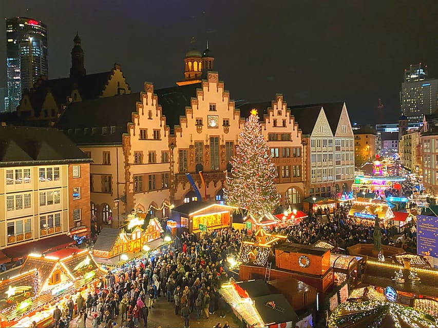 Frankfurt: Christmas Market & Old Town Tour 60 min-daily 16:00-in German - Crossing the Iron Footbridge