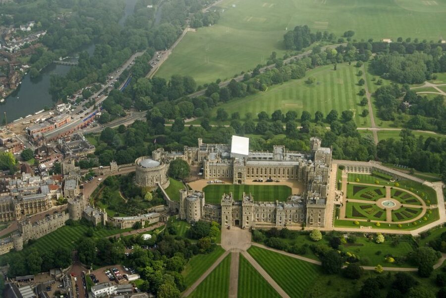 From London: Christmas Day Trip to Windsor, Oxford & Avebury - Windsor on Christmas Day