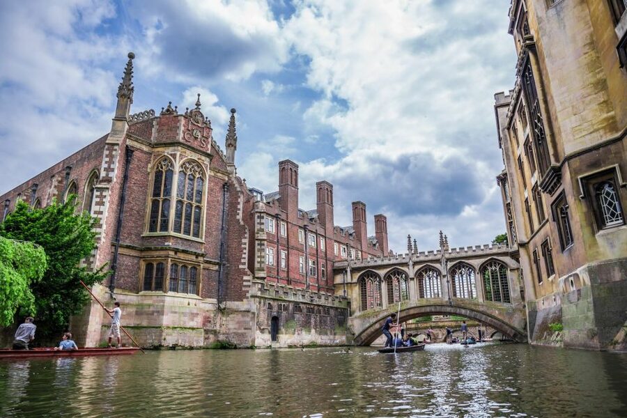 From London: Christmas Day Trip to Windsor, Oxford & Avebury - Who will get the most from this tour