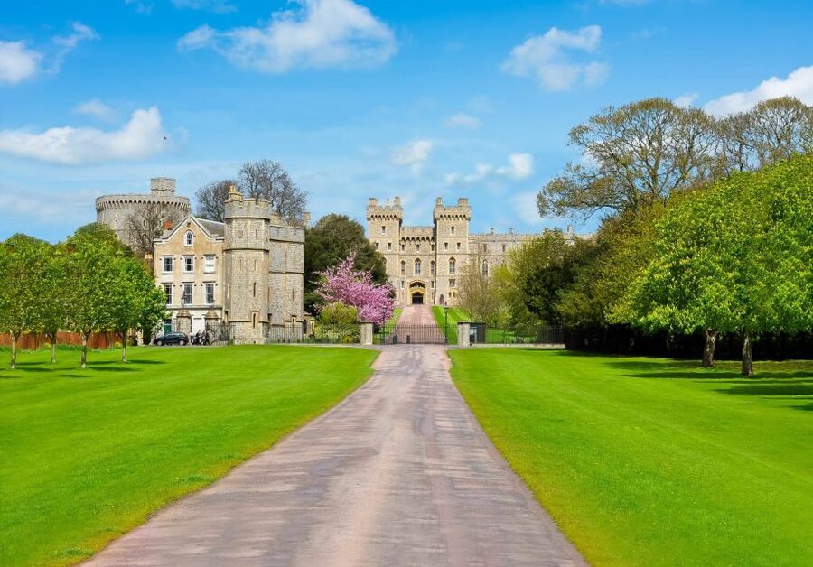 From London: Christmas Day Trip to Windsor, Oxford & Avebury - Practical tips for a smoother Christmas Day