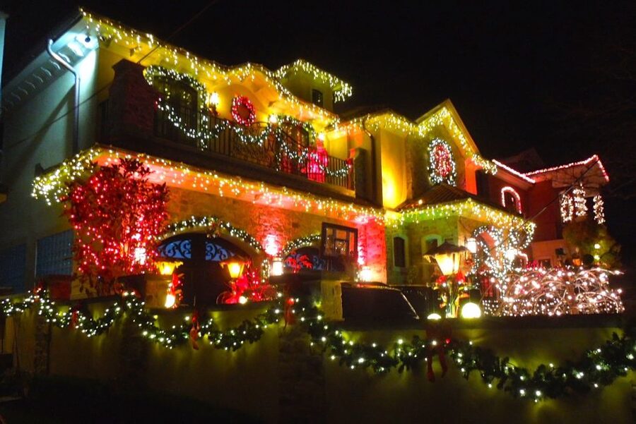 From Manhattan: 4-Hour Christmas Lights Luxury Bus Tour - The Rockefeller Center finish
