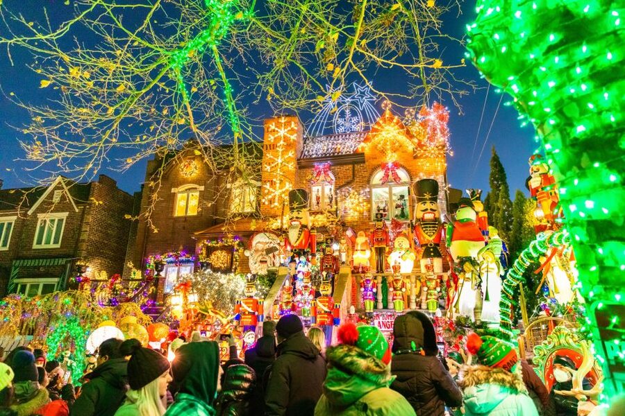 From Manhattan: 4-Hour Dyker Heights Holiday Lights Bus Tour - Key points at a glance