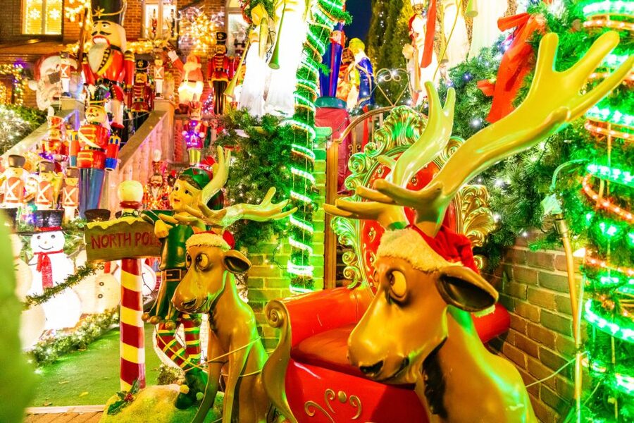 From Manhattan: 4-Hour Dyker Heights Holiday Lights Bus Tour - Ending near Bryant Park