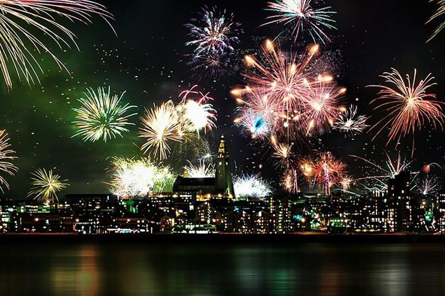 From Reykjavik: New Years Fireworks by Boat - What the two-hour timing means for your evening