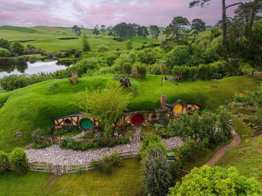 From Rotorua: Hobbiton Movie Set Tour with Festive Lunch - The Rotorua to Hobbiton coach ride