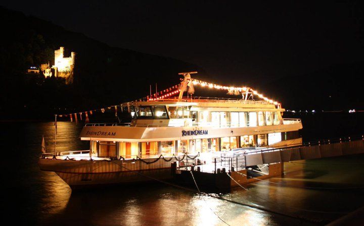 From Rüdesheim: 2-hour Christmas Boat Tour on the Rhine - Saturday stories and medieval traditions