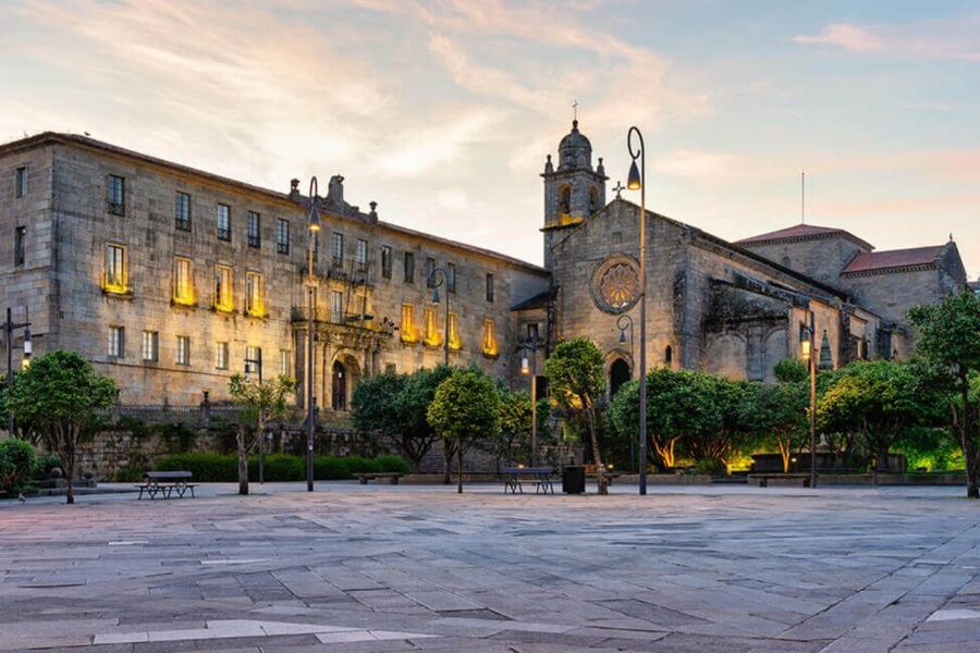 From Santiago: Christmas Lights of Vigo And Pontevedra - Three hours to eat, shop, and photograph Vigo
